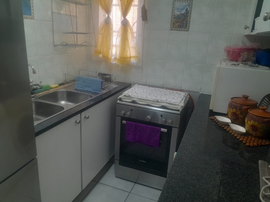 5 Bedroom Property for Sale in Heuwelsig North West